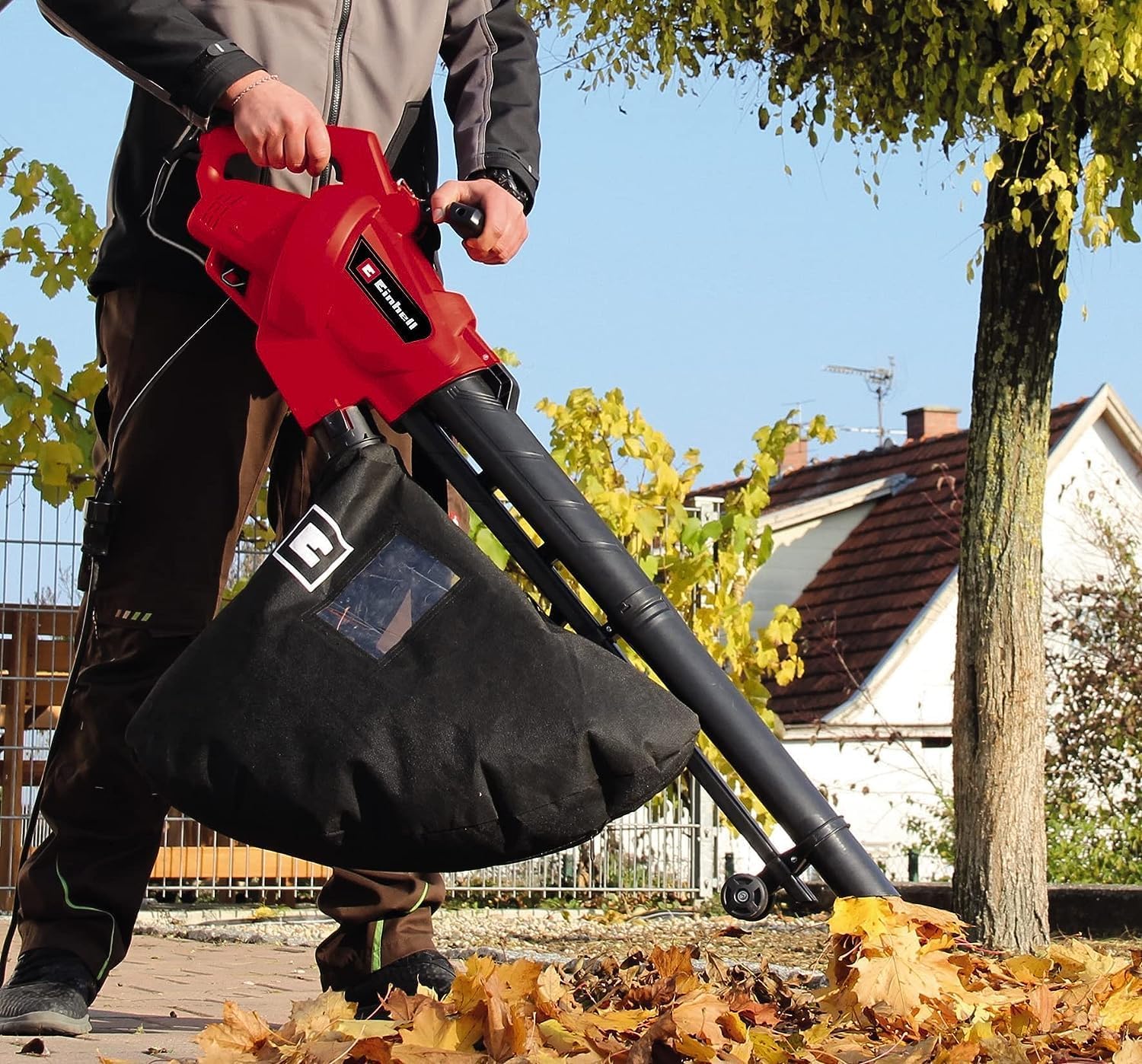 Einhell Aspirateur-souffleur de feuilles GC-EL 3024 E (tube Ø 75 mm, puissance d’aspiration 650 m³/h, fonction broyage (10:1), vitesse de soufflage 240 km/h, 40 L)