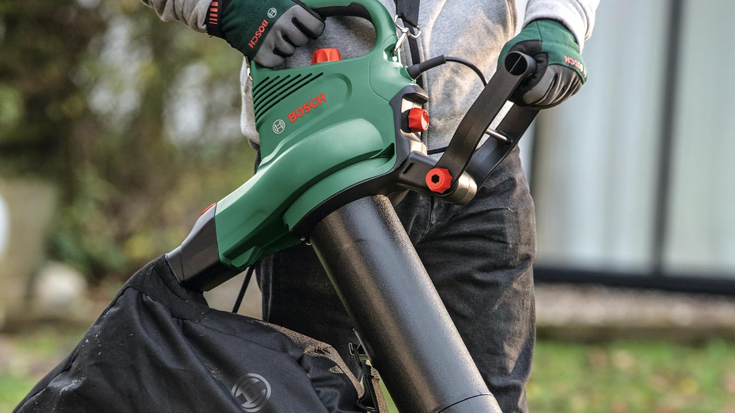 Bosch Aspirateur/Souffleur/Broyeur de Feuilles - UniversalGardenTidy 2300 (2 300 W, Sac de Collecte de 45 L, Vitesse Variable, pour souffler, Aspirer et broyer Les Feuilles)